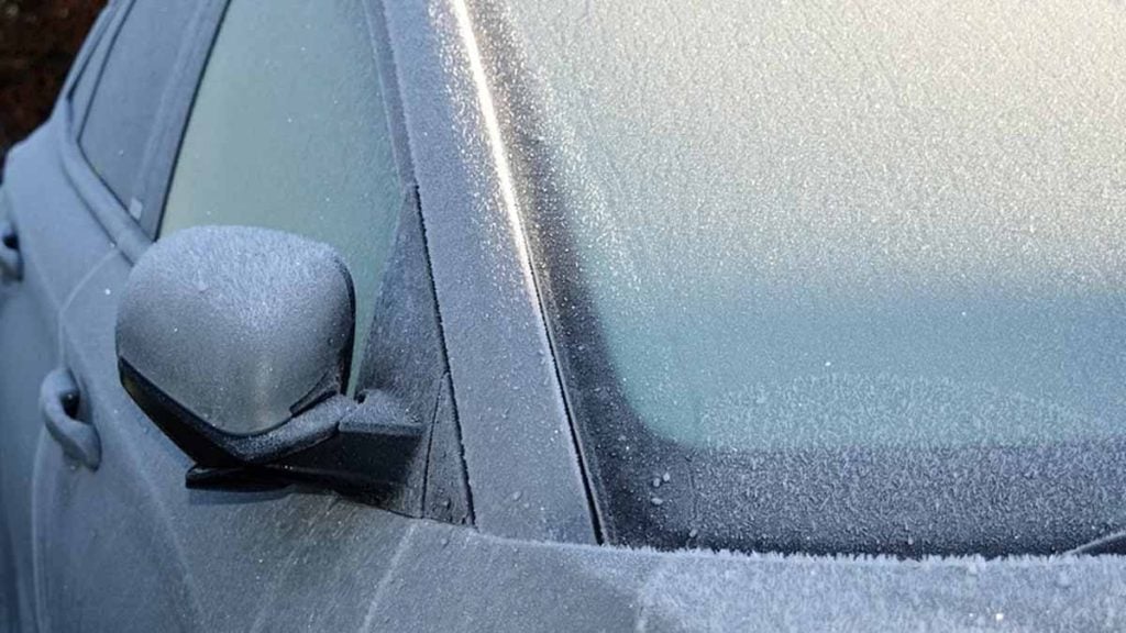 Autoscheibe von innen gefroren